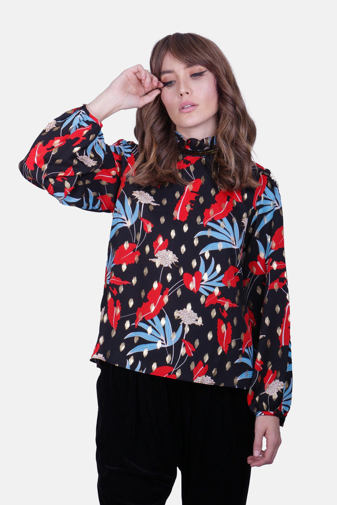 Traffic People Floral Printed Long Sleeve Choir Blouse in Black Front View Image